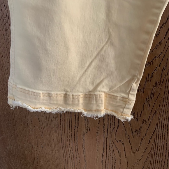 Venezia Light Yellow Capri Jeans - Picture 4 of 8